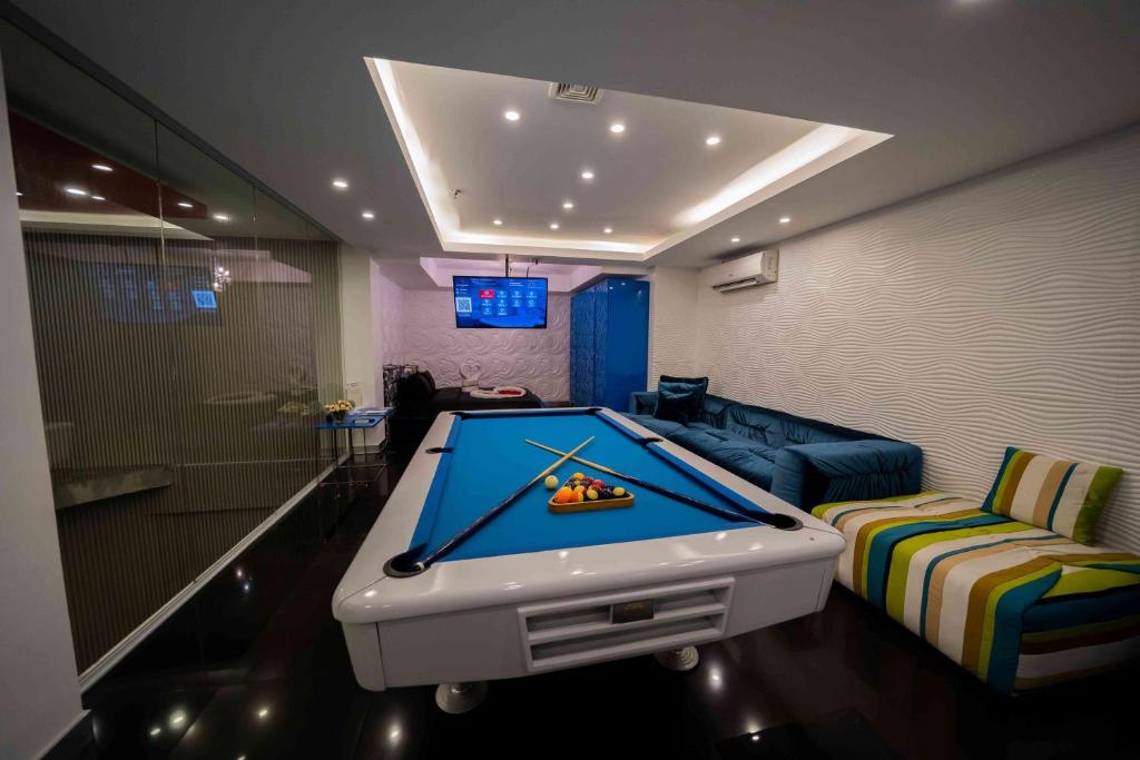 Biliár nebo kulečník v ubytování Luks Lofts Hotel & Residences