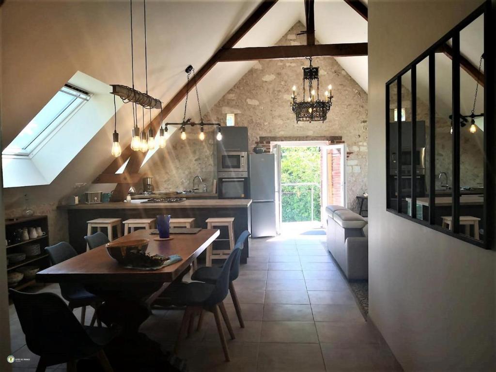 Gîte élégant en Touraine avec jardin clos et WIFI - FR-1-381-505 - Holiday Home (6 Adults)