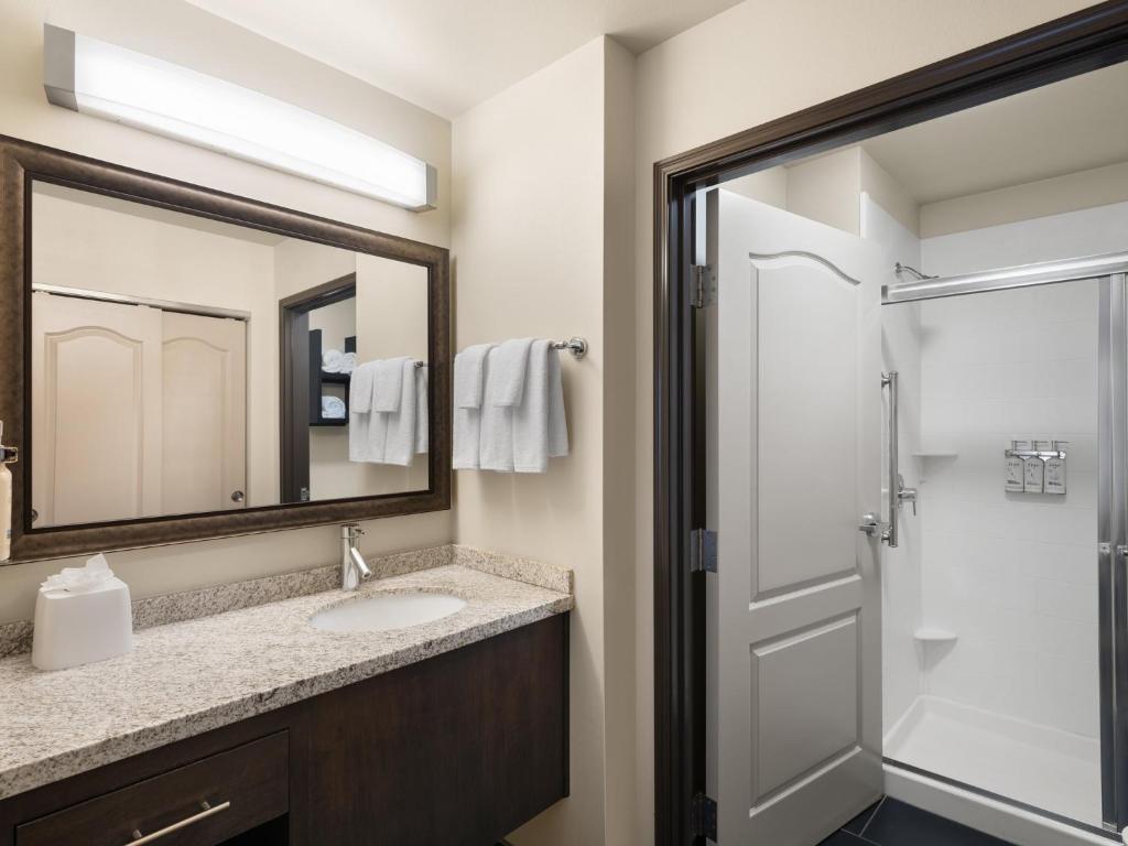 Staybridge Suites Midvale by IHG - Suite Met 1 Slaapkamer En 2 Queensize Bedden