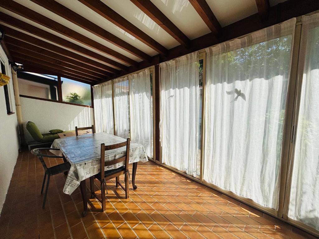 Balkón alebo terasa v ubytovaní Villa F3 avec Jardin et Garage, Capacité 6 Pers., Proche Plage et Village - Argelès-sur-Mer - FR-1-309-336