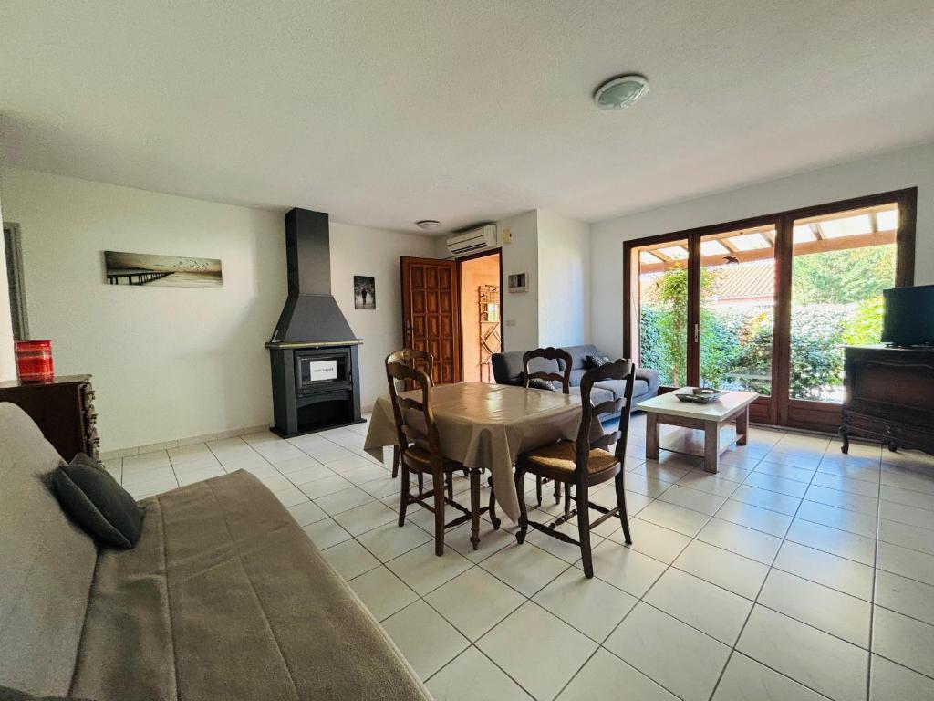 Posedenie v ubytovaní Villa F3 avec Jardin et Garage, Capacité 6 Pers., Proche Plage et Village - Argelès-sur-Mer - FR-1-309-336
