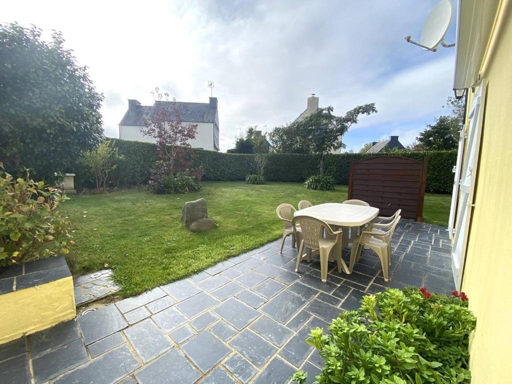 Photo de la galerie de l'établissement Maison avec jardin clos à 250m de la mer, 3 chambres, parking, Trégastel - FR-1-368-438, à Trégastel