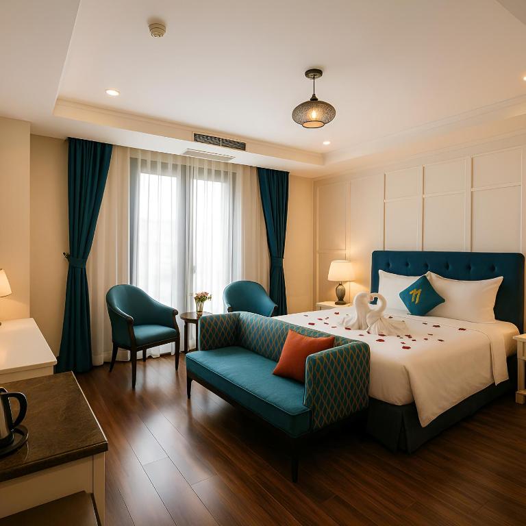 Postel nebo postele na pokoji v ubytování Minasi HanoiOi Lakeside Hotel