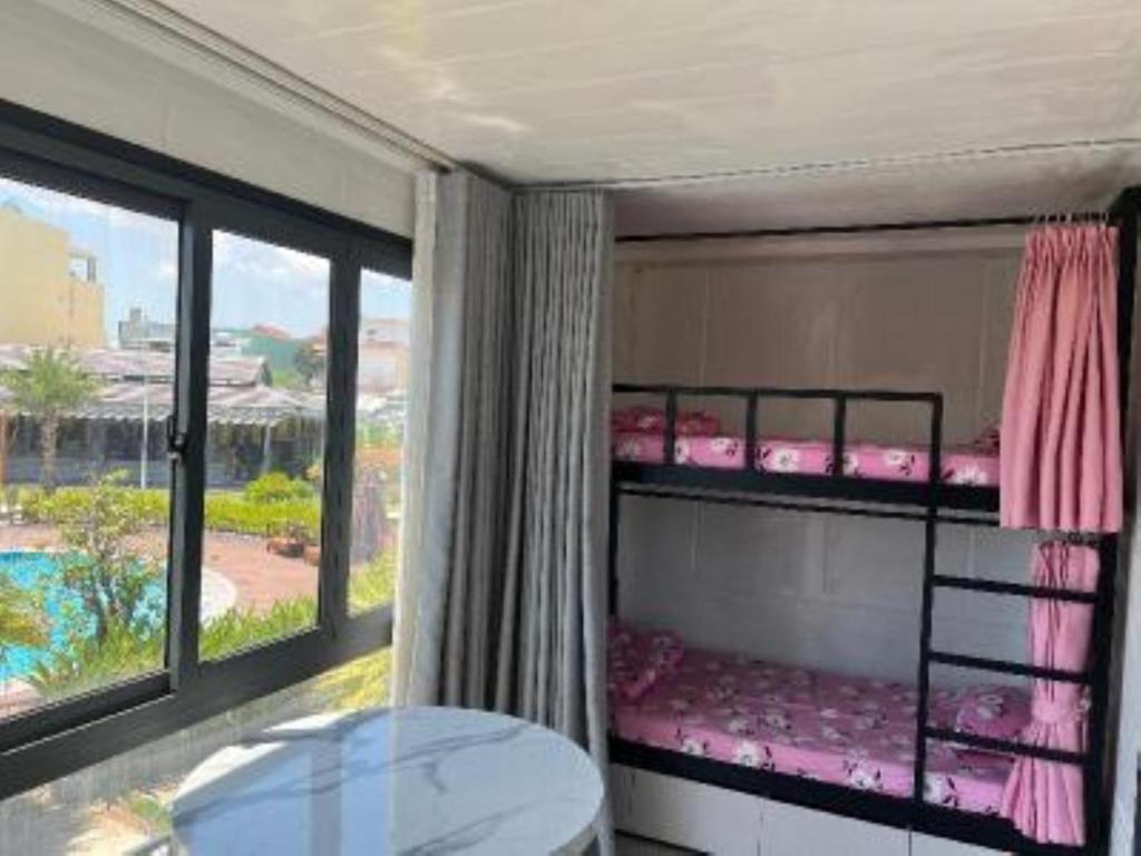 Postel nebo postele na pokoji v ubytování Đất Quảng Villa