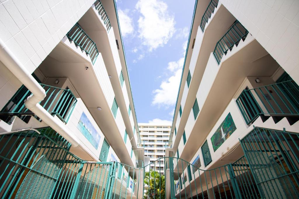 Waikiki Beachside Hostel photo