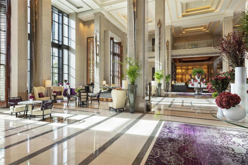Ein Restaurant oder anderes Speiselokal in der Unterkunft Siam Kempinski Hotel Bangkok 