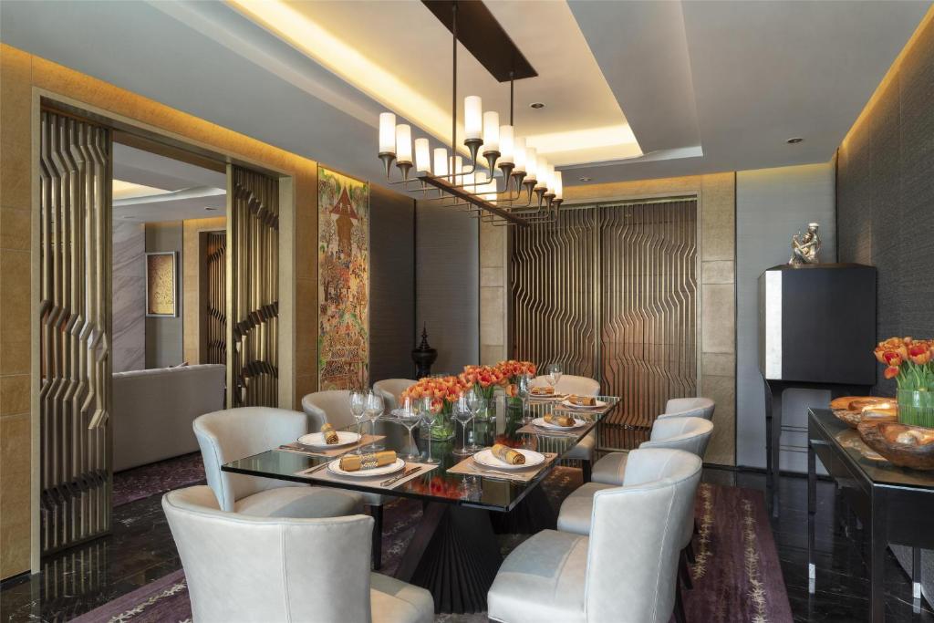 Ein Sitzbereich in der Unterkunft Siam Kempinski Hotel Bangkok
