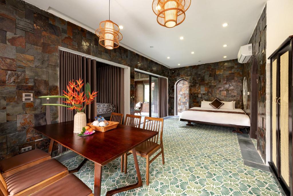 Postel nebo postele na pokoji v ubytování Nature Garden Ecolodge Ninh Bình