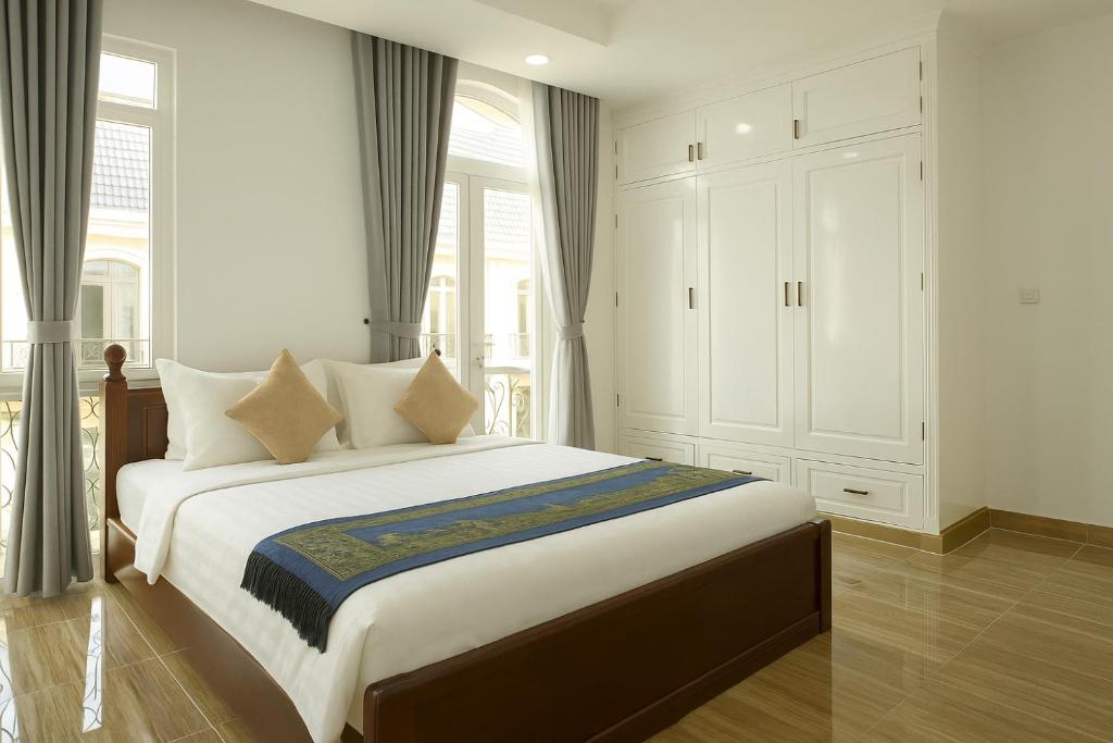 Postel nebo postele na pokoji v ubytování Try Residence, The Elysée Koh Pich