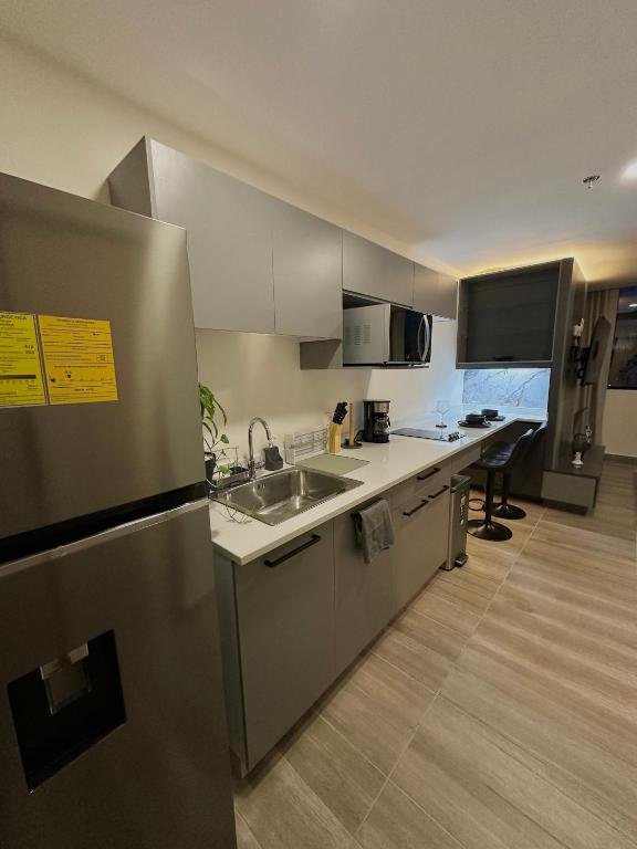 Kuchyň nebo kuchyňský kout v ubytování Cómodo y Lujoso Apartamento en Artemisa
