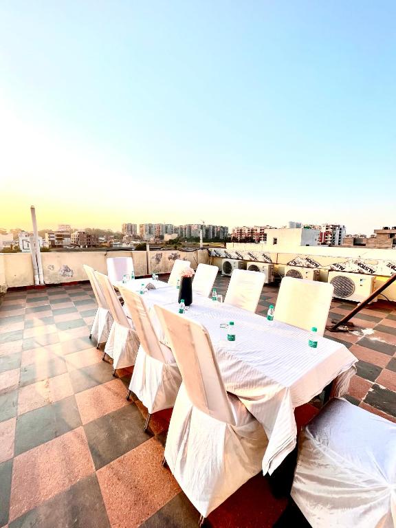 Balkón nebo terasa v ubytování Hotel Woodcrest by Sidham Group !! Comfortable and Peaceful Stay !! Top Rated !! Preferred Hotel Chain