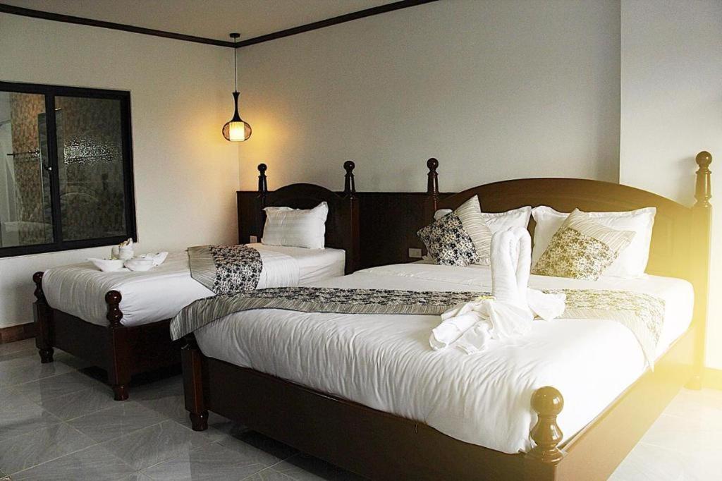 Ένα ή περισσότερα κρεβάτια σε δωμάτιο στο Thavisouk Riverside Hotel