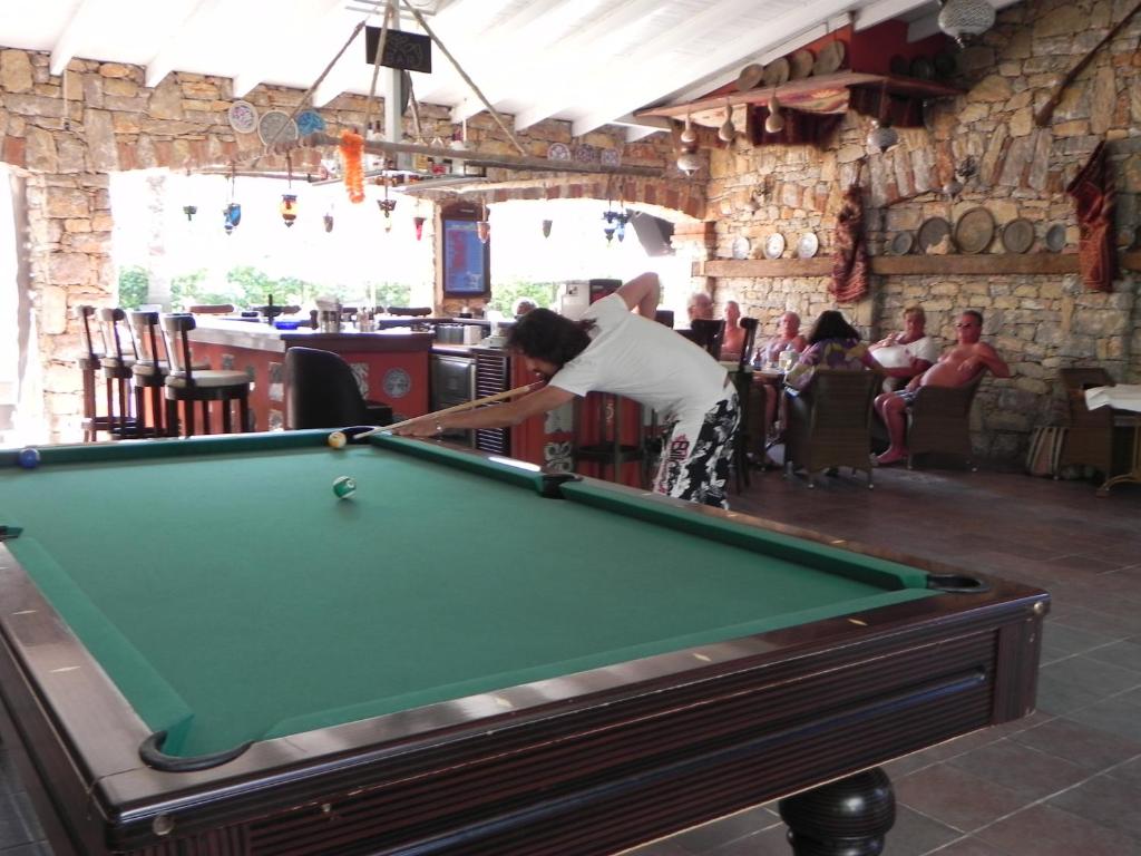 Biliár nebo kulečník v ubytování Sun Blue Apart Hotel