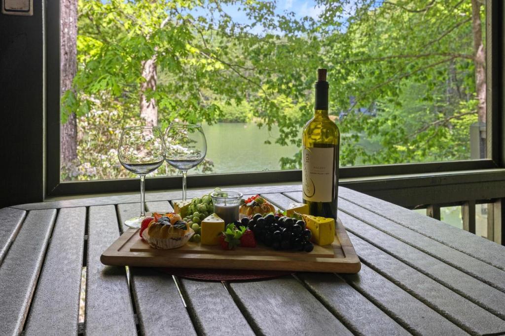 a bottle of wine and a plate of fruit on a table at Cherry Lake Hideaway in Blue Ridge
