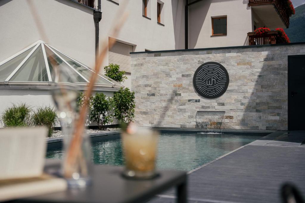 Bazén v ubytovaní Hotel WH - Wiesnerhof alebo v jeho blízkosti