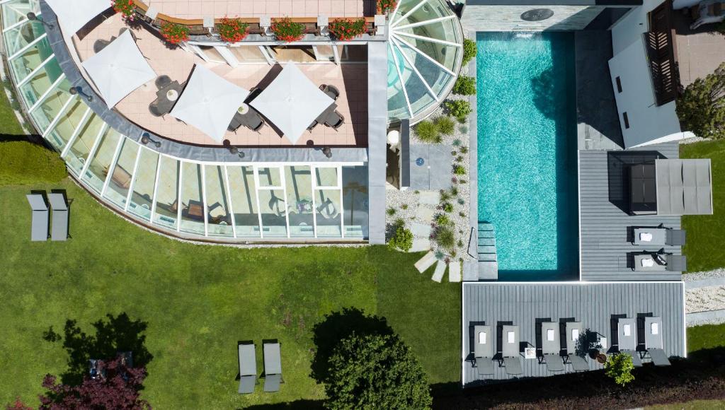 Bazén v ubytovaní Hotel WH - Wiesnerhof alebo v jeho blízkosti
