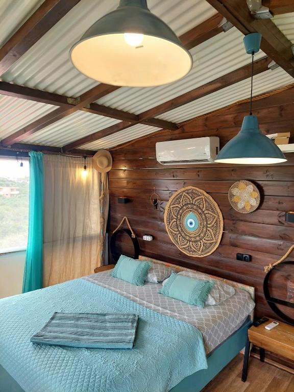 Postel nebo postele na pokoji v ubytování Dream Tiny House or Luxus Tent with pool