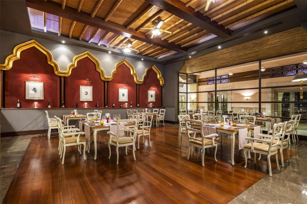 Restaurace v ubytování Kempinski Hotel The Dome Belek
