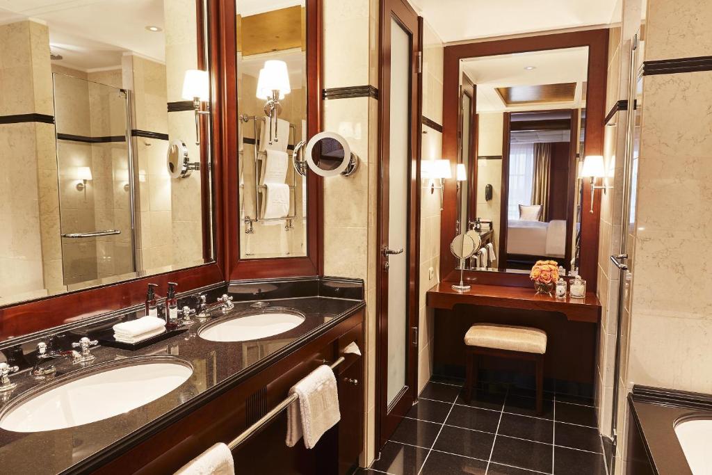 Koupelna v ubytování Hotel Adlon Kempinski Berlin