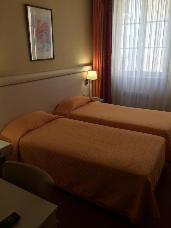 Postel nebo postele na pokoji v ubytování Hotel Elysée