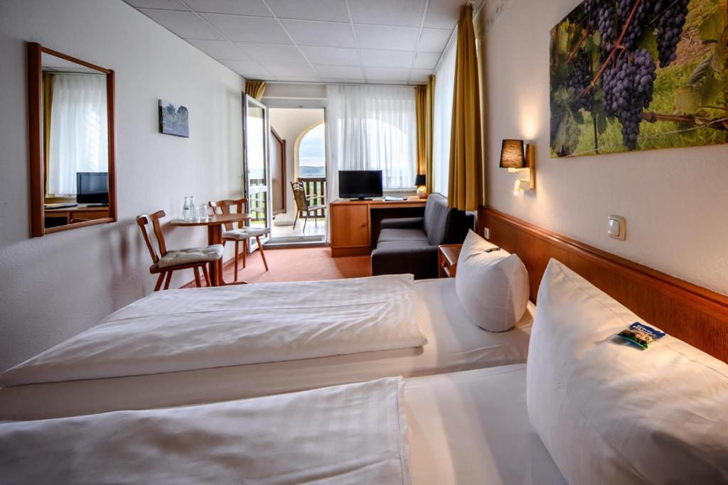 Postel nebo postele na pokoji v ubytování Hotel Rebschule