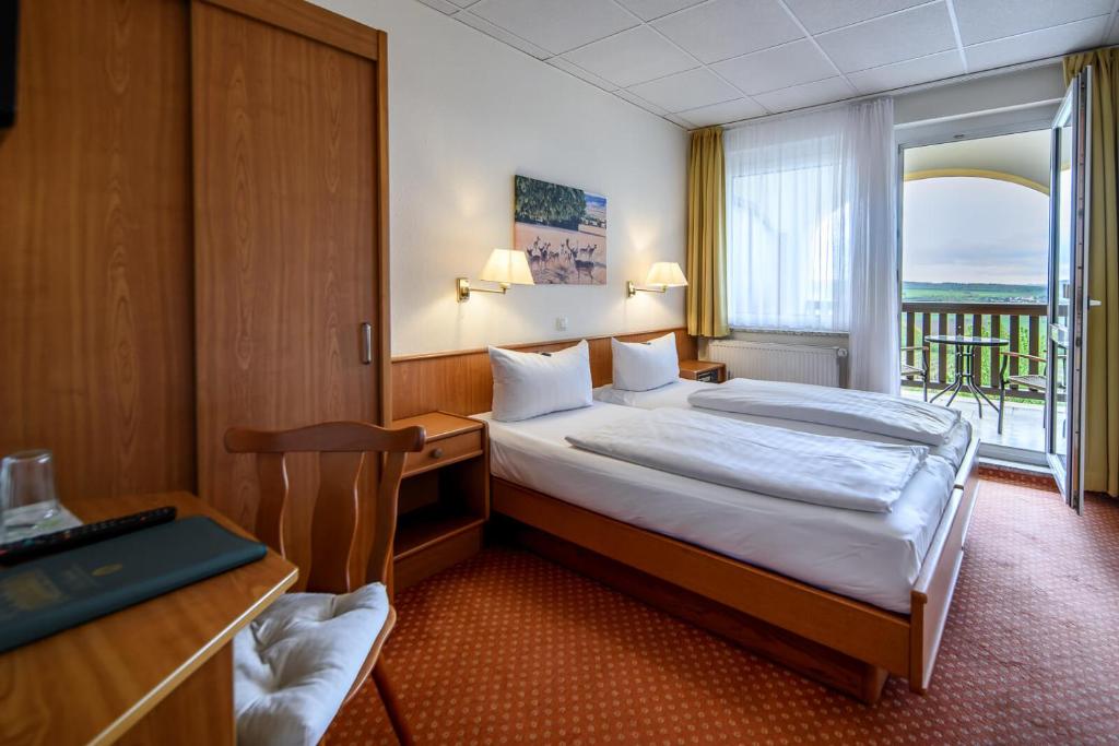 Postel nebo postele na pokoji v ubytování Hotel Rebschule
