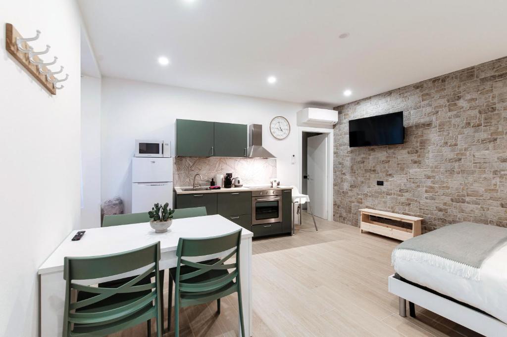 Kuchyň nebo kuchyňský kout v ubytování Victoria Studio 1 e 2 by Quokka 360 - Close to Porta Torre in Como