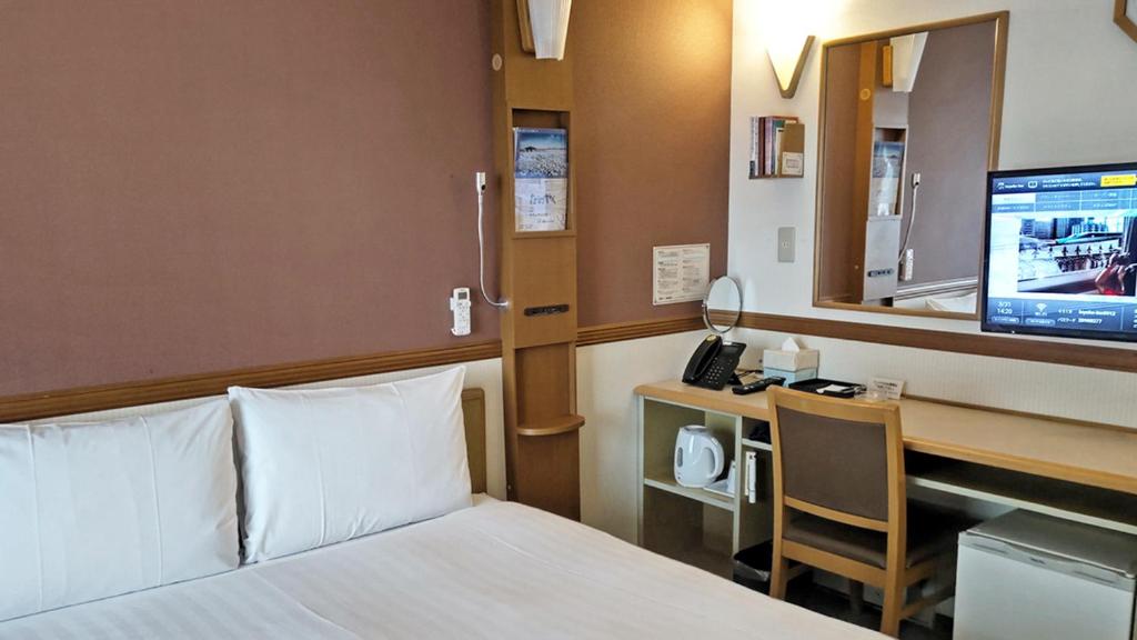 TV a/nebo společenská místnost v ubytování Toyoko Inn Atami Ekimae
