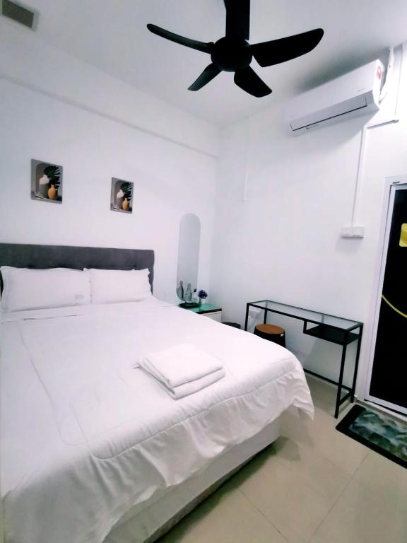 Postel nebo postele na pokoji v ubytování Three Homestay