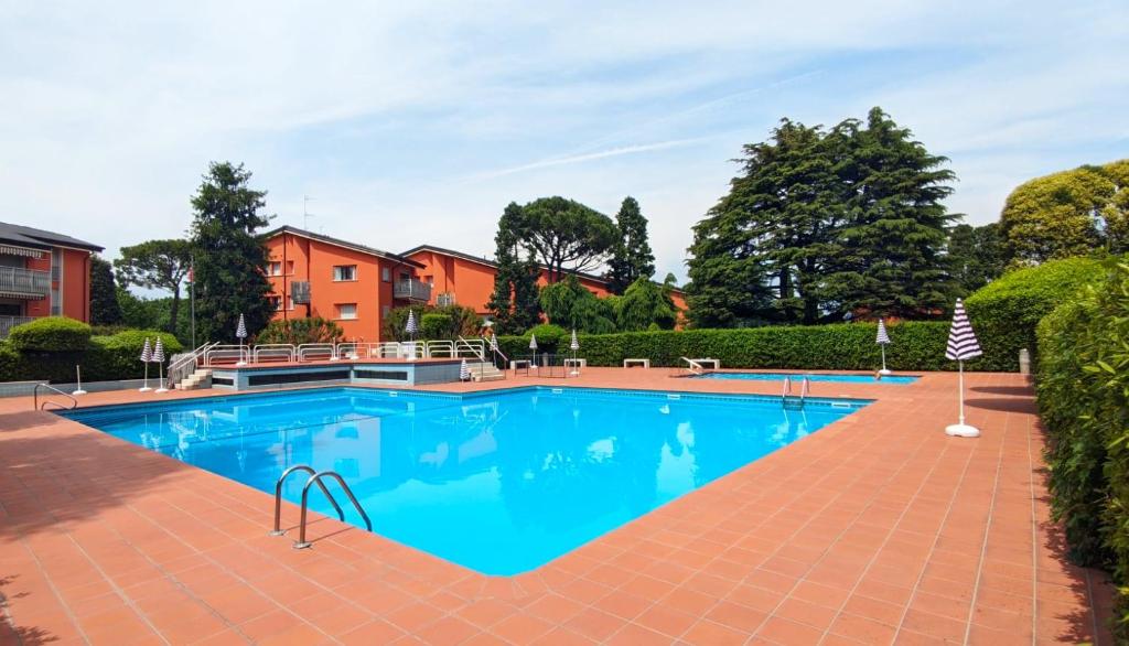 an image of a swimming pool at a house at Casa Carla in Peschiera del Garda
