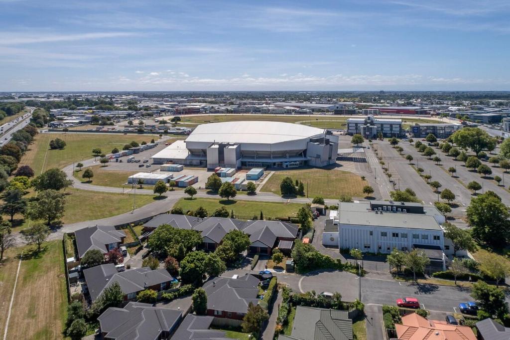 5 Minute Walk to Arena & Stadium - Resim 9