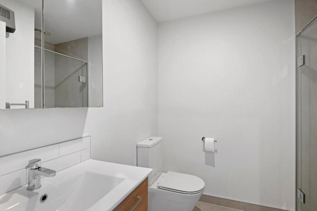 5 Minute Walk to Arena & Stadium - Resim 8