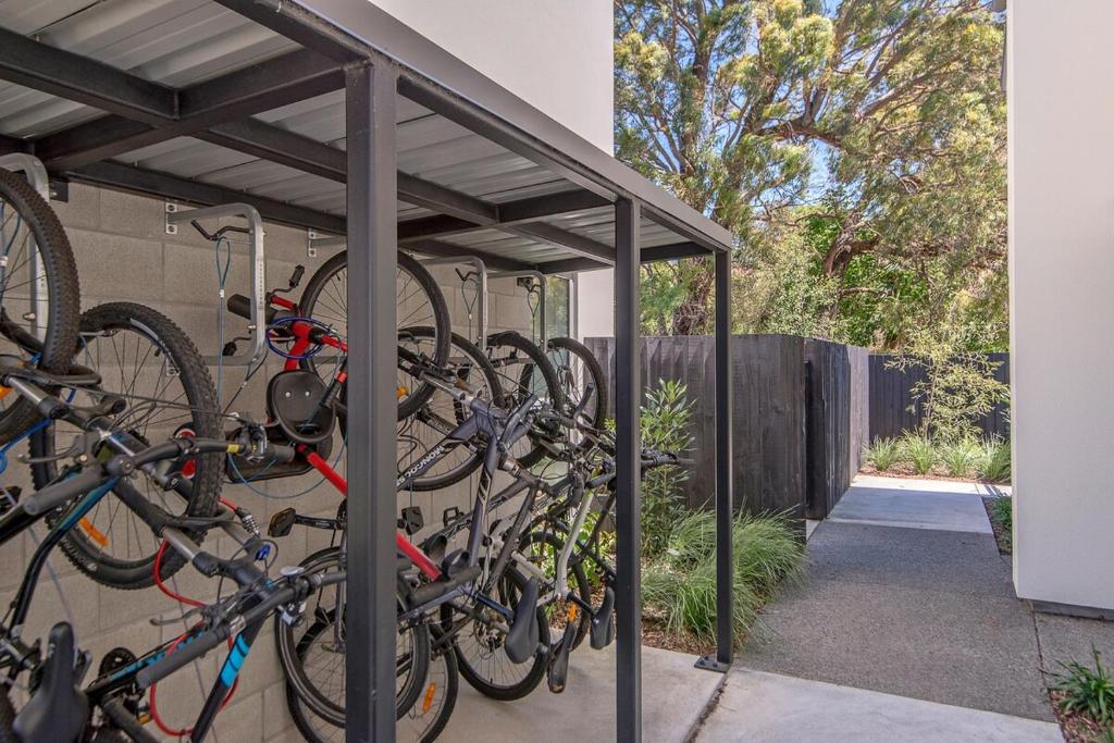 5 Minute Walk to Arena & Stadium - Resim 5