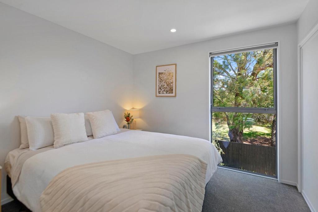 5 Minute Walk to Arena & Stadium - Resim 2