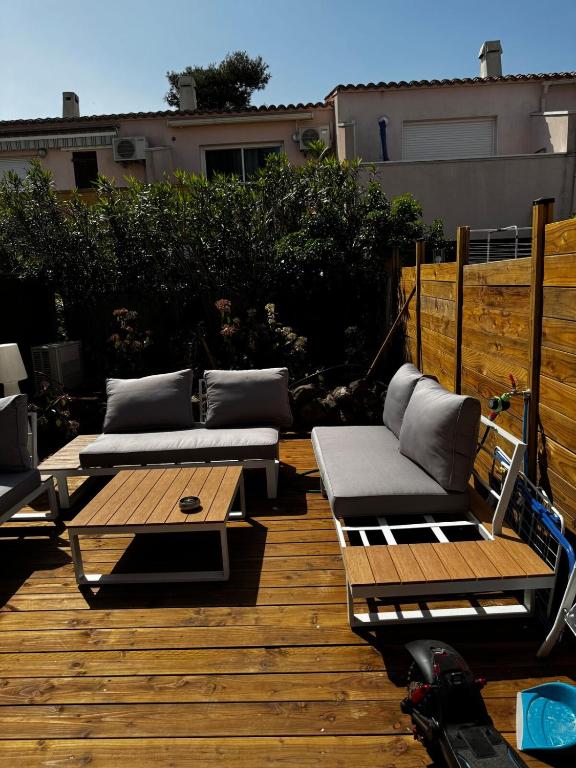 Furnished 2-room apartment with terrace