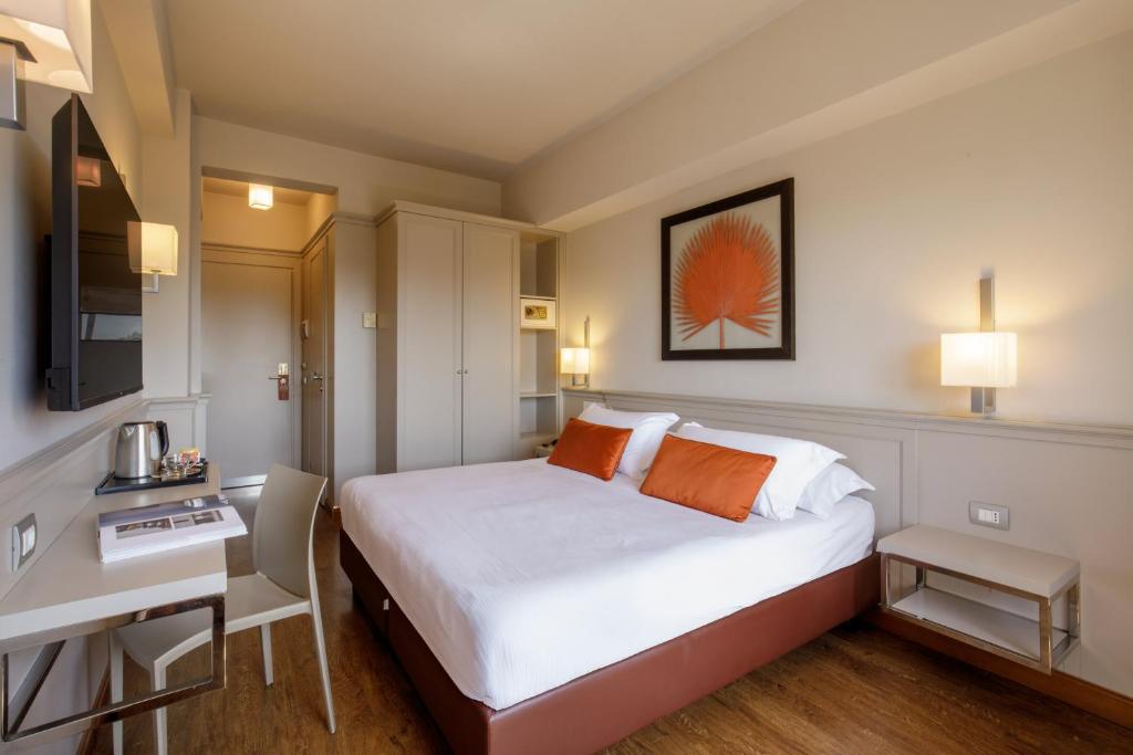 Postel nebo postele na pokoji v ubytování Grand Hotel Fleming by OMNIA hotels