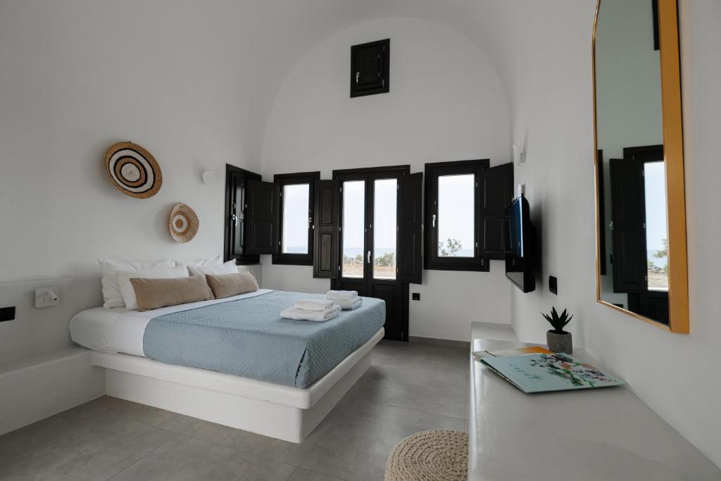 Postel nebo postele na pokoji v ubytování Swell Suites, Santorini