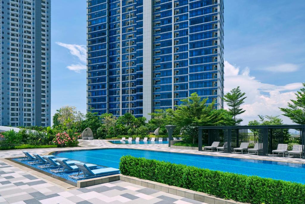 Bazén v ubytování The Westin Surabaya nebo v jeho okolí