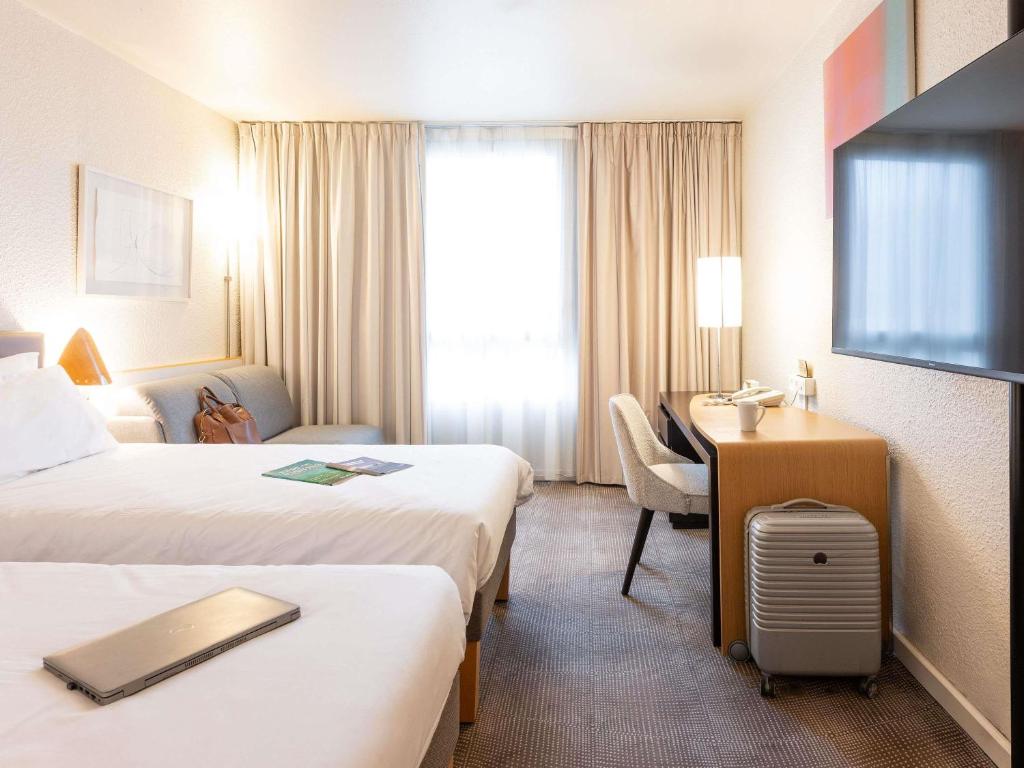 Postel nebo postele na pokoji v ubytování Novotel Grenoble Nord Voreppe
