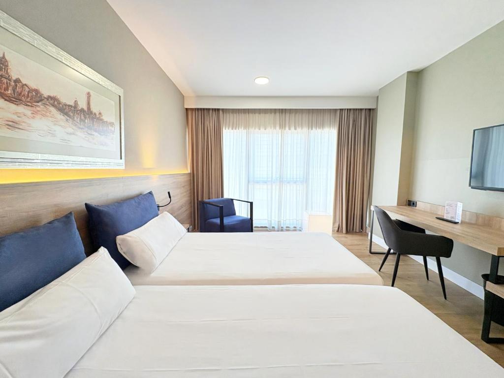 Posteľ alebo postele v izbe v ubytovaní Eurohotel Barcelona Granvia Fira