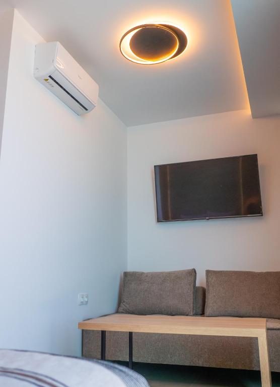 TV a/nebo společenská místnost v ubytování Poseidon Hotel