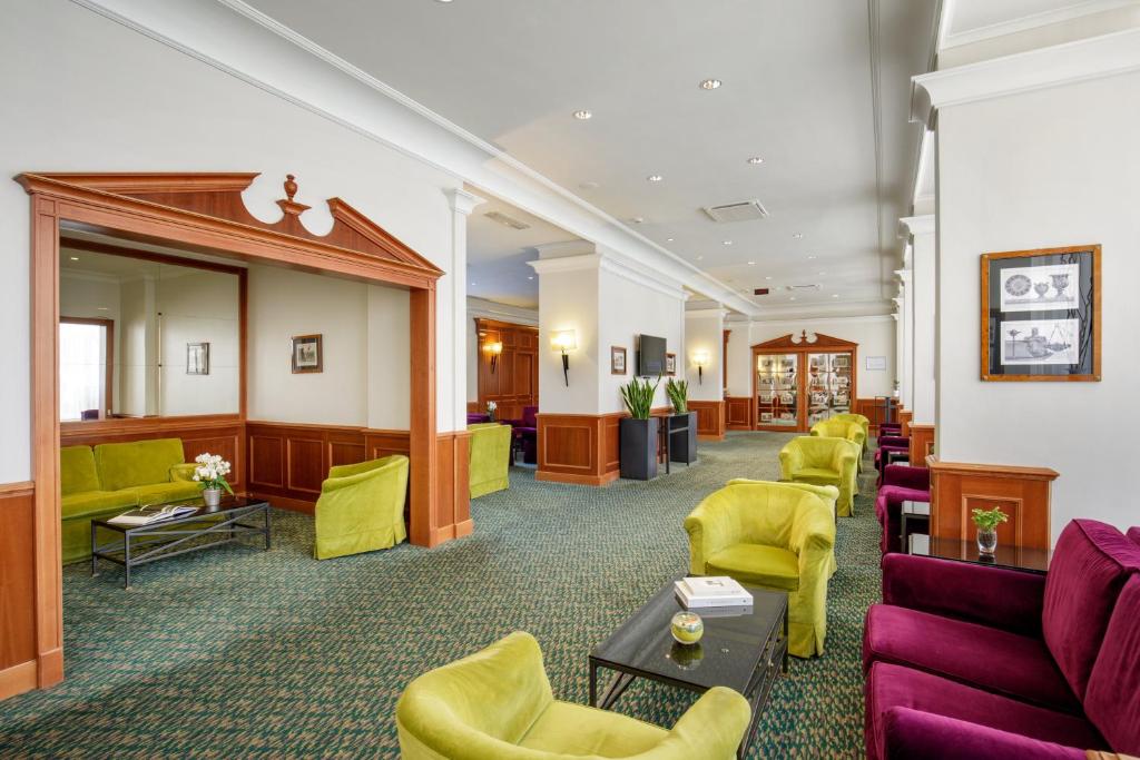 Posezení v ubytování Grand Hotel Fleming by OMNIA hotels