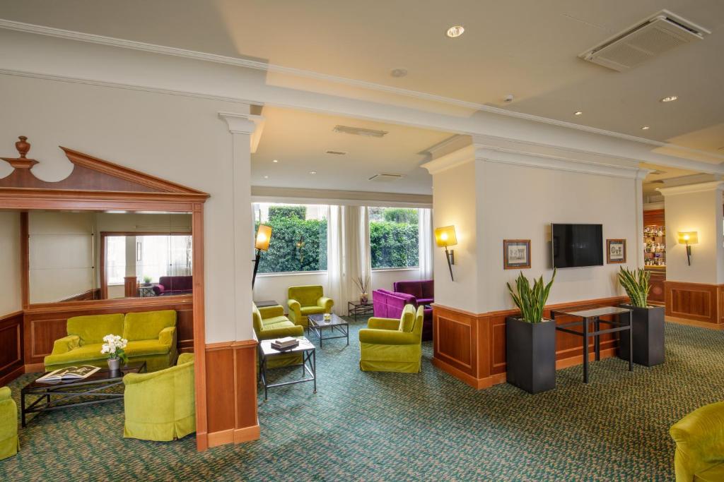 TV a/nebo společenská místnost v ubytování Grand Hotel Fleming by OMNIA hotels