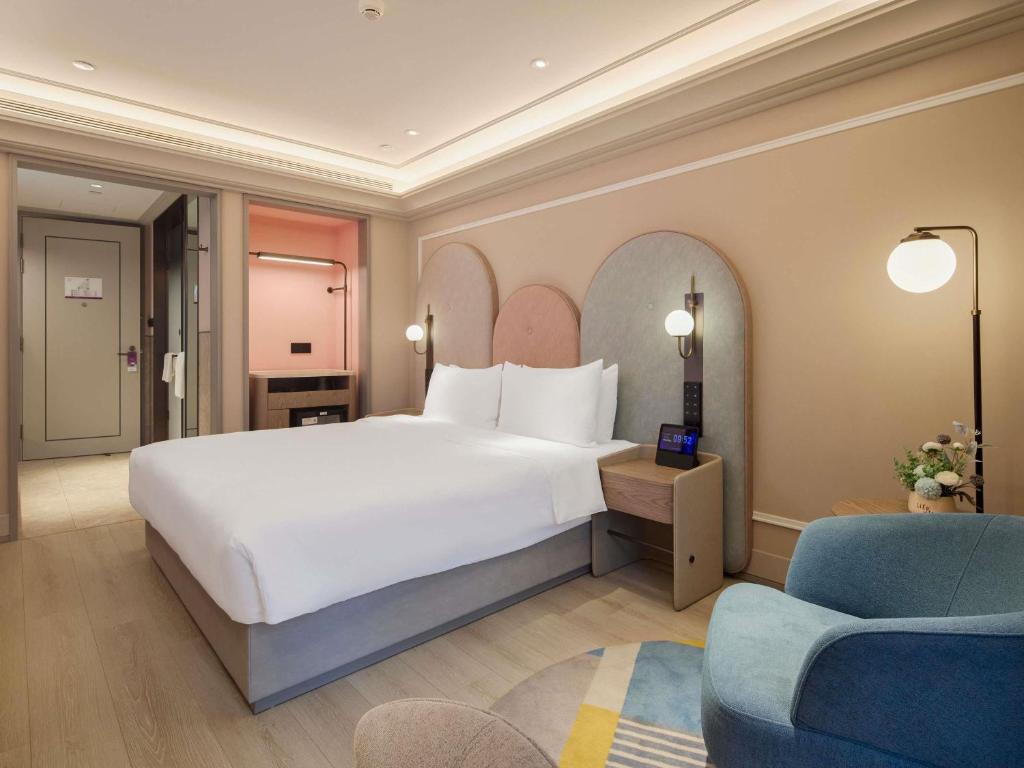 Postel nebo postele na pokoji v ubytování Mercure Xian Dazhai Road