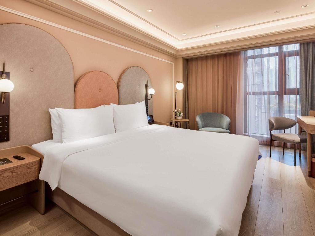 Postel nebo postele na pokoji v ubytování Mercure Xian Dazhai Road