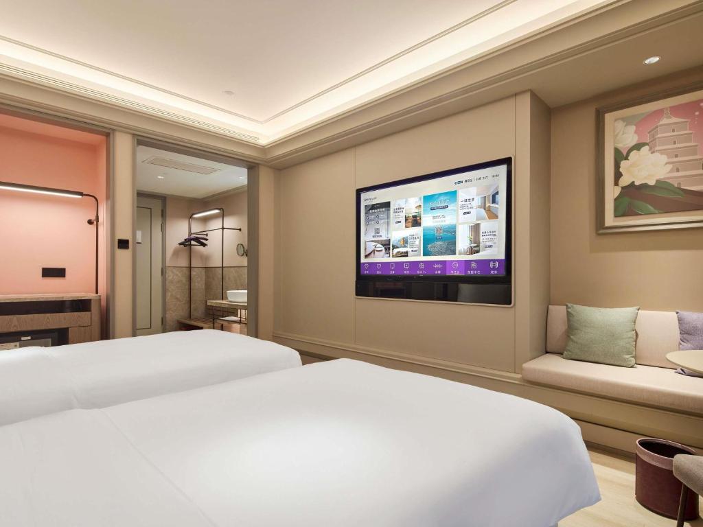 TV a/nebo společenská místnost v ubytování Mercure Xian Dazhai Road