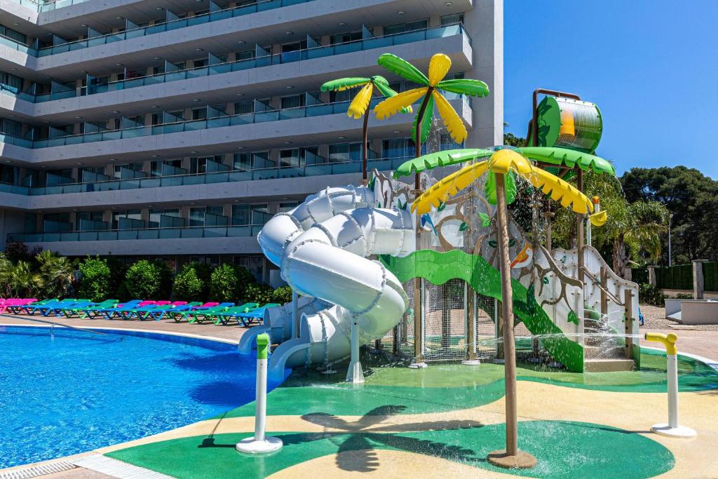 Bazén v ubytovaní Medplaya Hotel Calypso alebo v jeho blízkosti