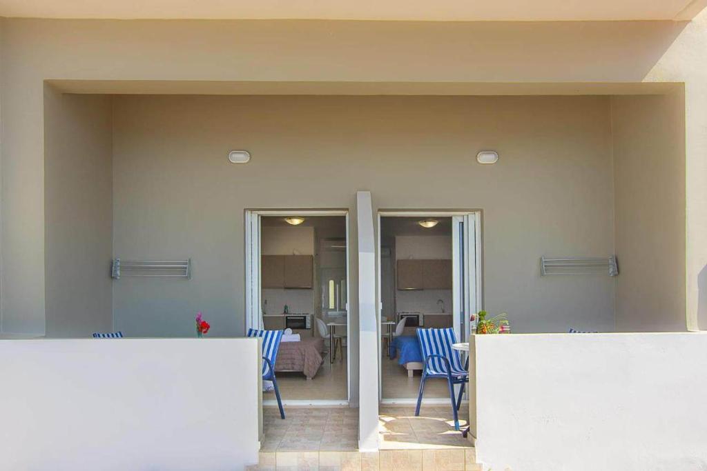 Fotografie z fotogalerie ubytování Creta Beachfront Apartment Β for 2 persons by MPS v destinaci Fodele