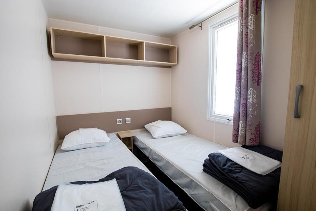 Postel nebo postele na pokoji v ubytování Camping Domaine du Cros d'Auzon - Maeva