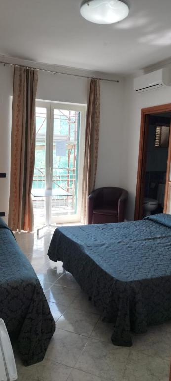 Postel nebo postele na pokoji v ubytování Hotel Klein Wien